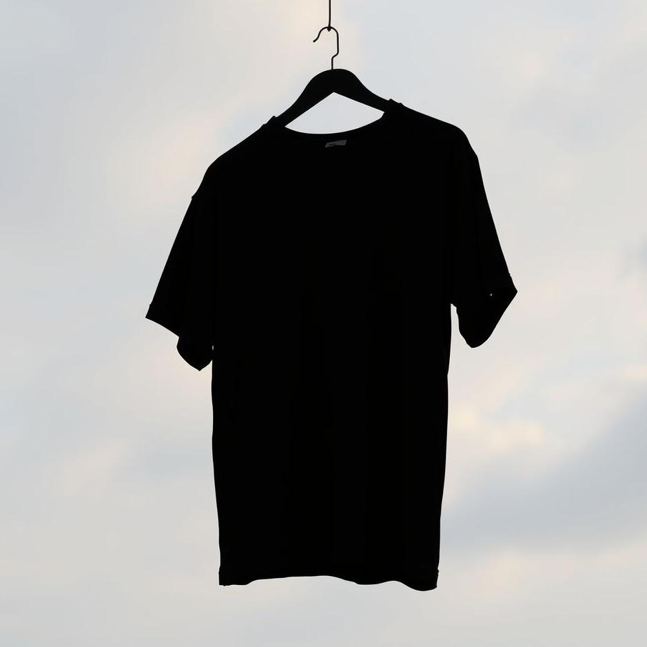 Dream : Buying a black undershirt in a dream