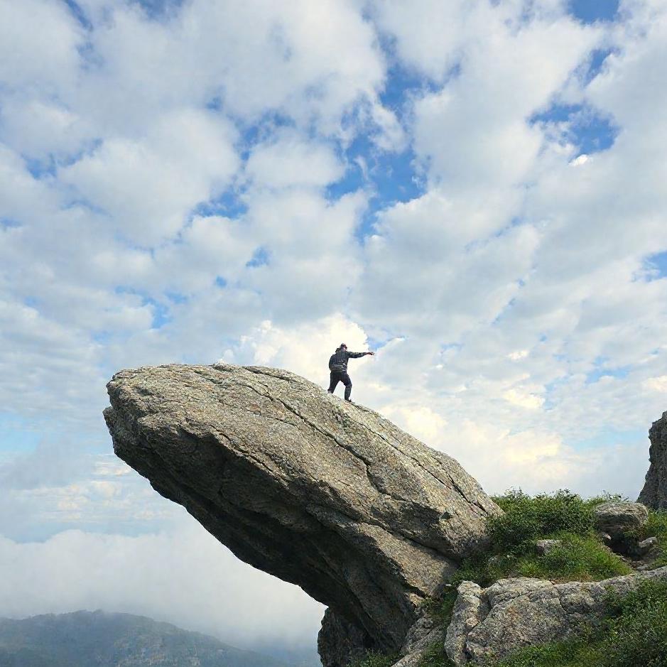 Dream : Climbing a rock in a dream
