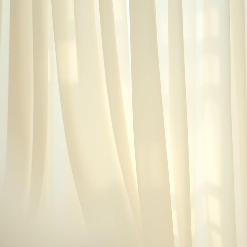 Dream : Cream curtain in a dream