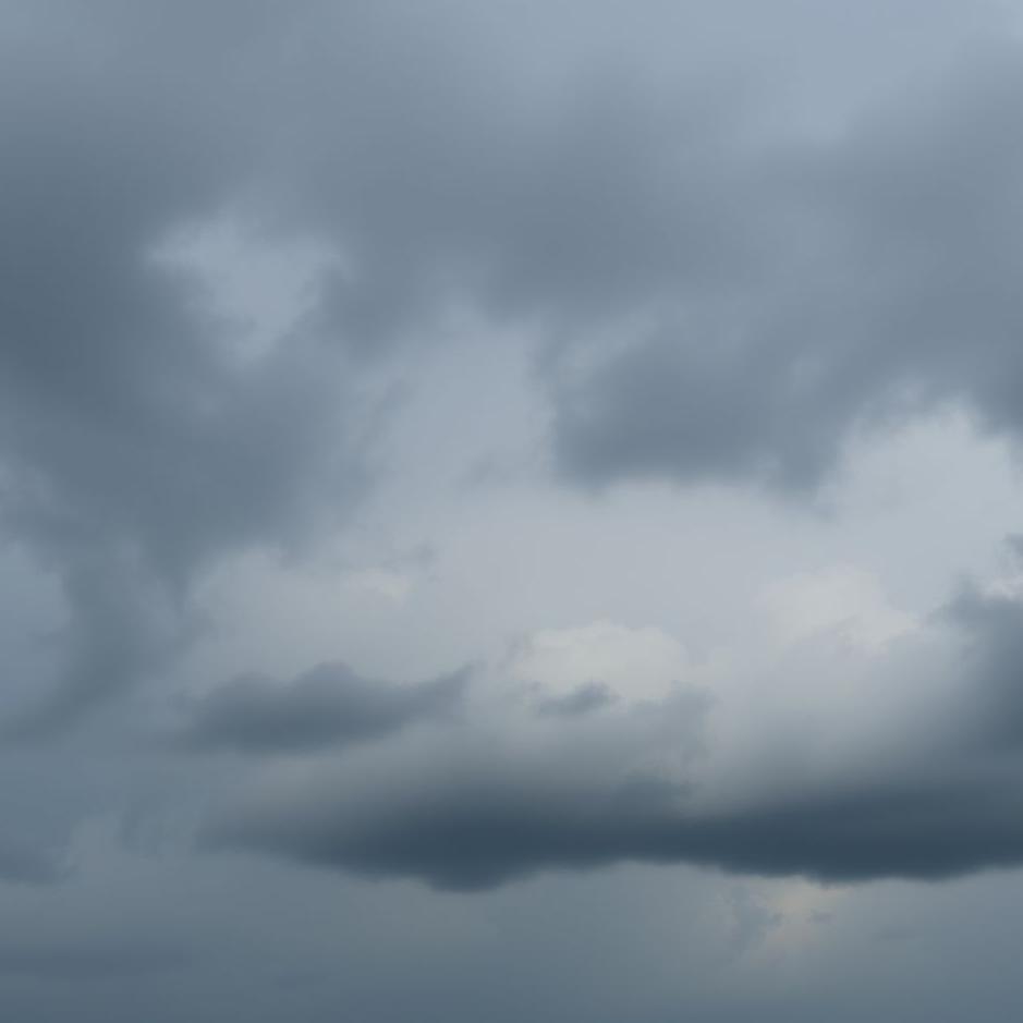 Dream : Dark clouds coming over you in a dream