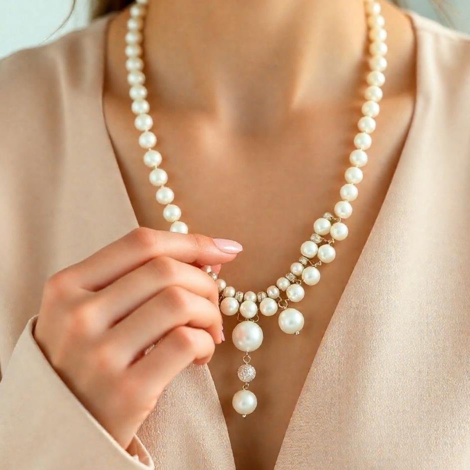 Dream : Getting a white necklace 