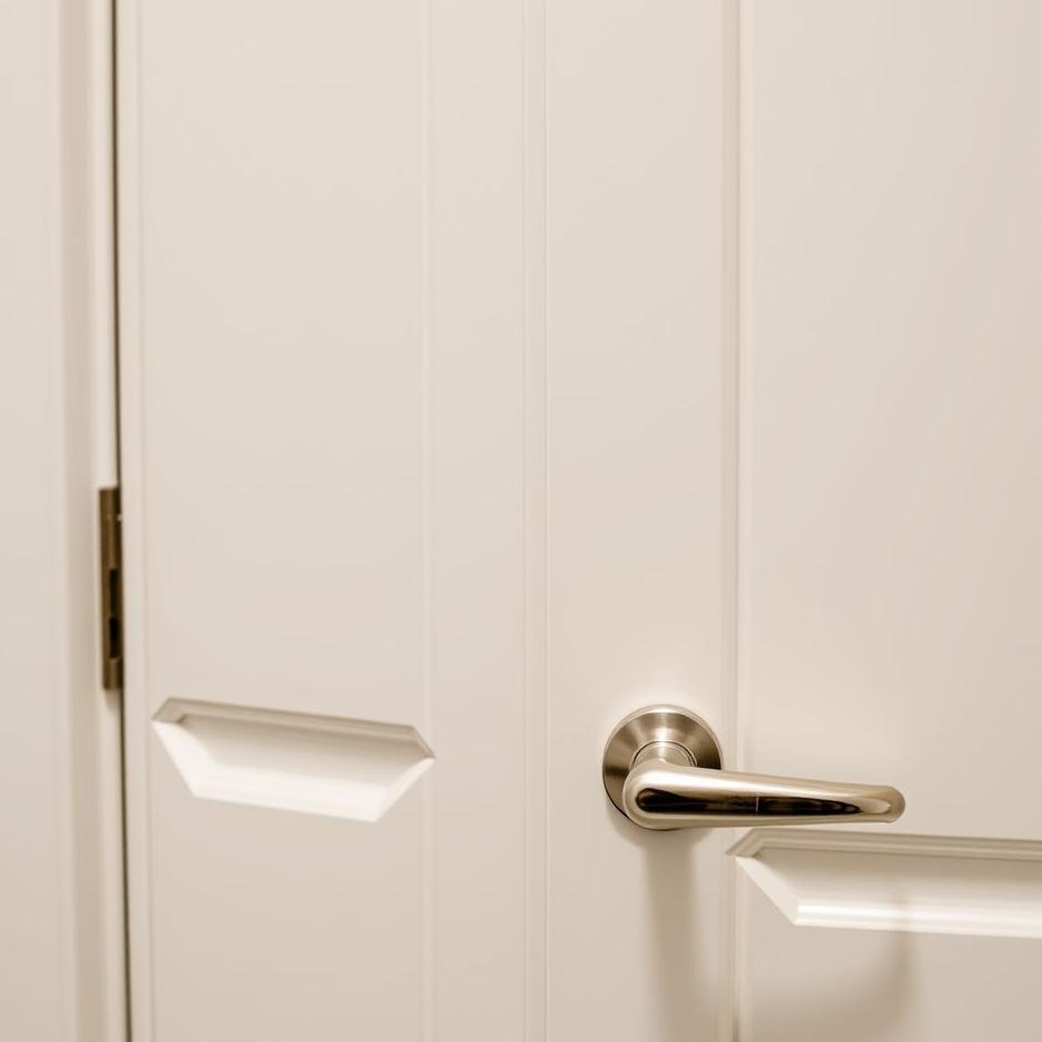 Dream : Locking bathroom door