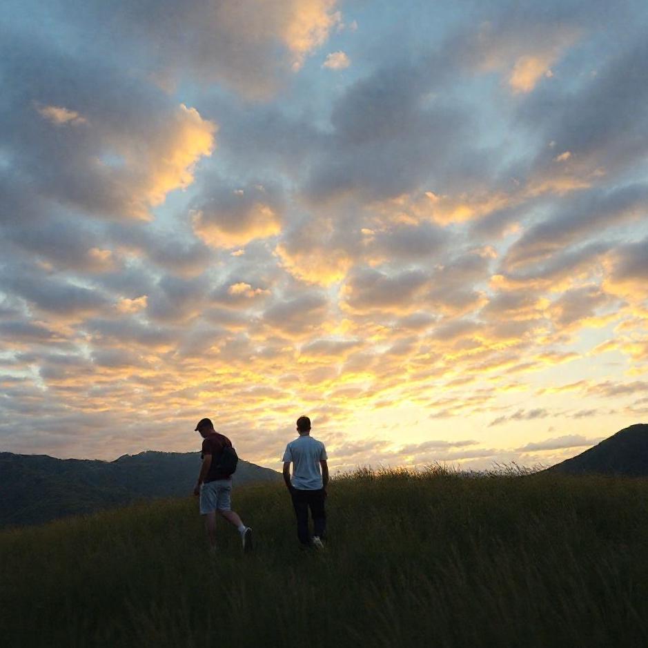 Dream : Men looking in a dream