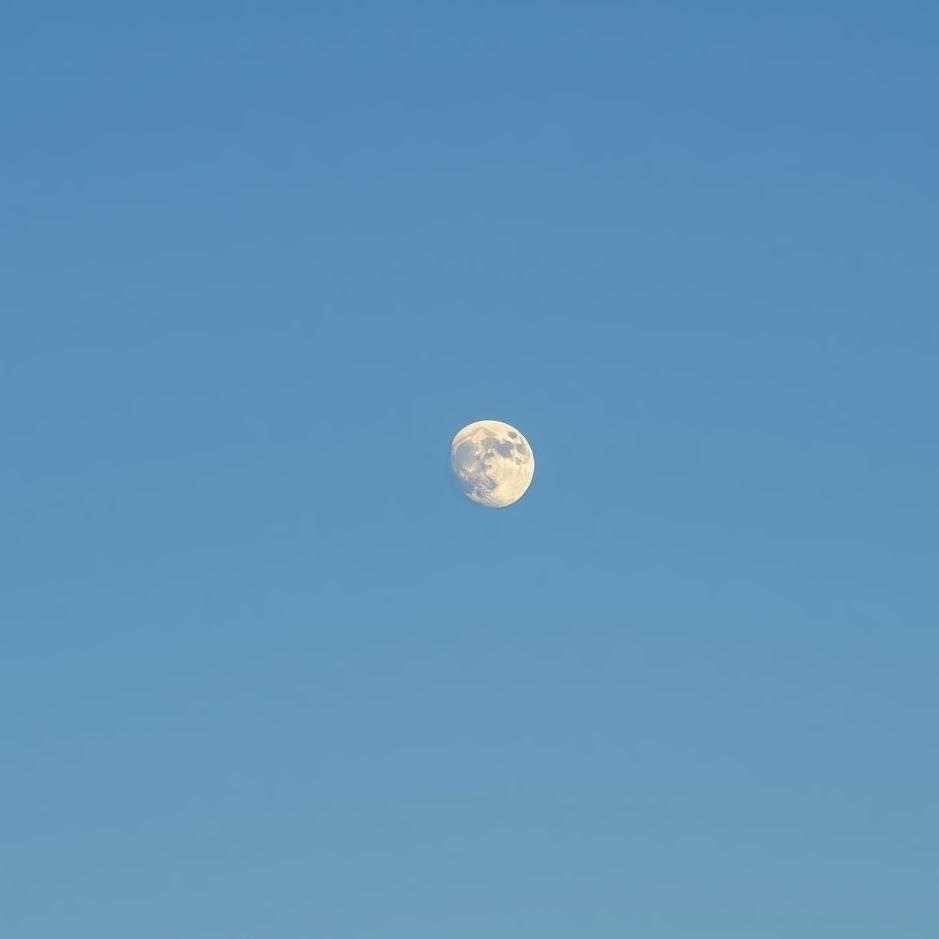 Dream : More than one moon in the sky in a dream