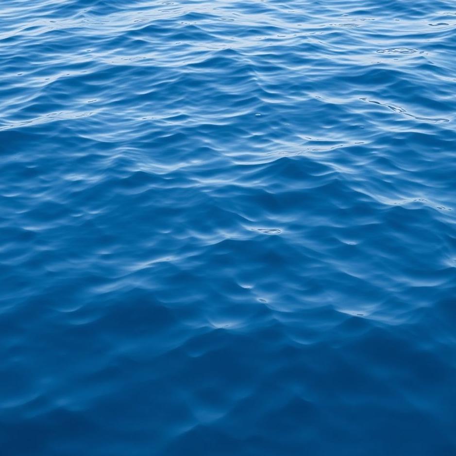 Dream : Navy blue water in a dream