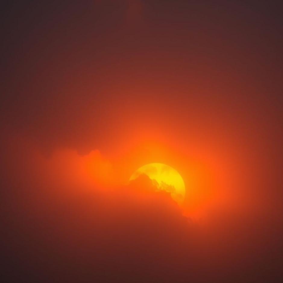 Dream : Phosphorescent orange in a dream