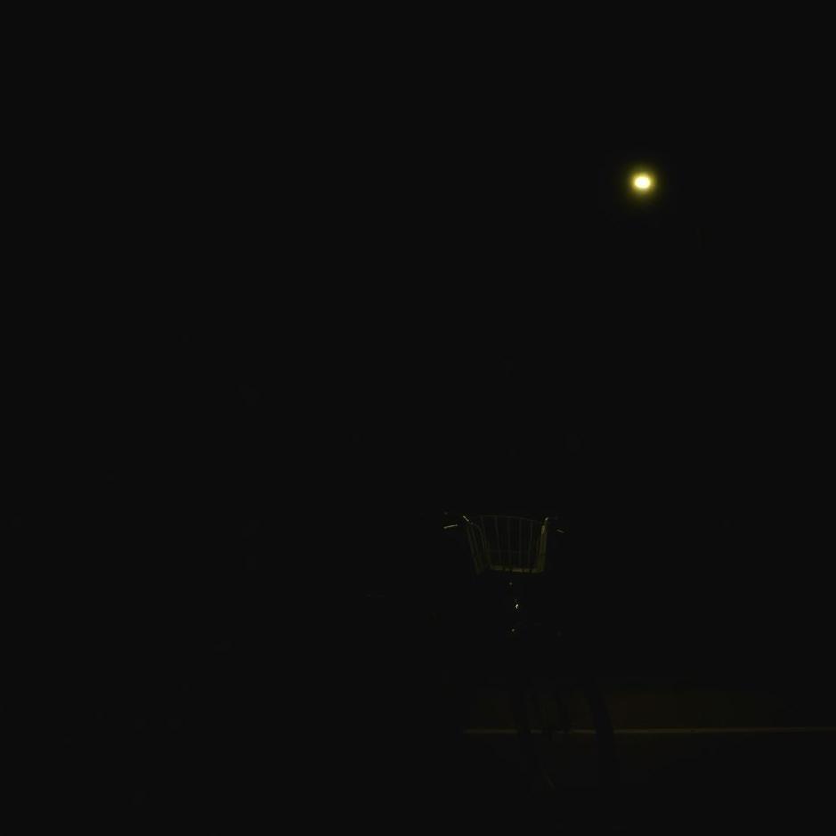 Dream : Riding a bicycle in the dark at night in a dream