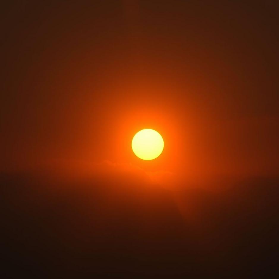 Dream : The sun in the dark in a dream