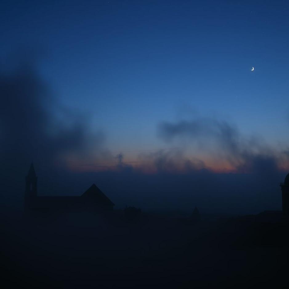 Dream : The surroundings suddenly darken in a dream