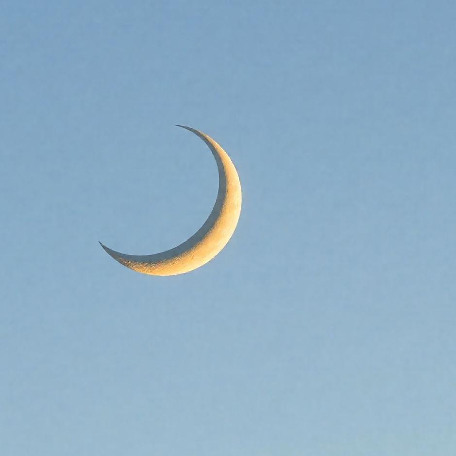 Dream : Two crescents in the sky in a dream