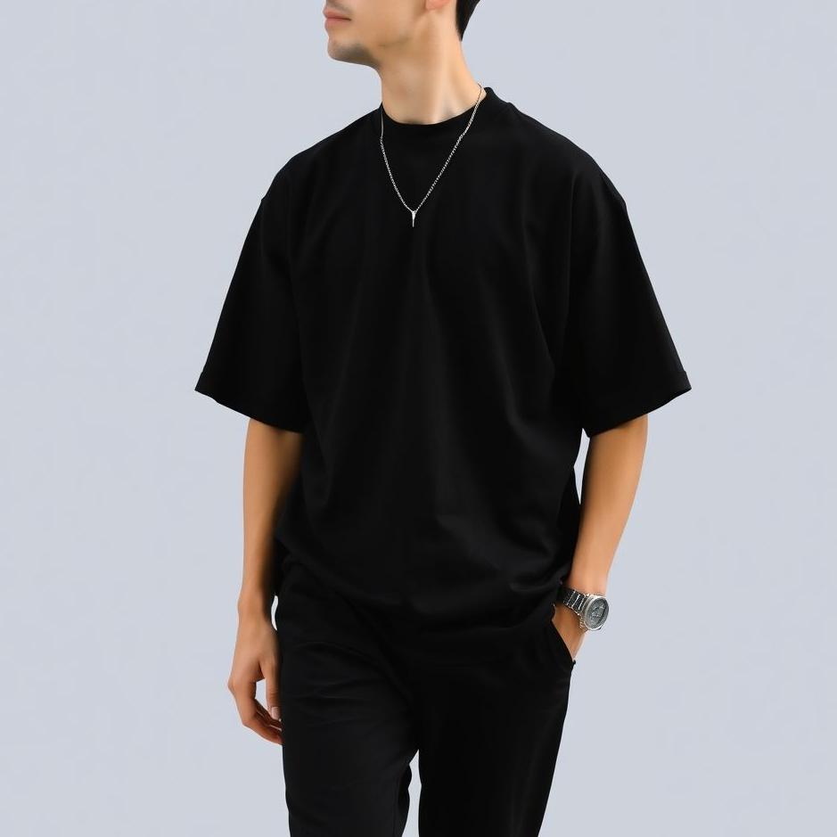 Dream : Wearing black shirt and pants